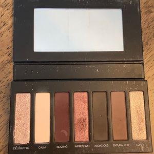 Younique Addiction palette 6